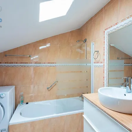 Sunny - Duplex 2beds 2 Baths Apartment